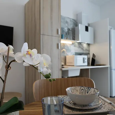 Apartamento Uy - Loft Acogedores Y Modernos Estudios Cerca De La Estación Joaquín Sorolla Valência