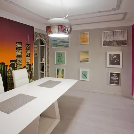 Apartment 4-bed Sleeps 7 Free Parking *