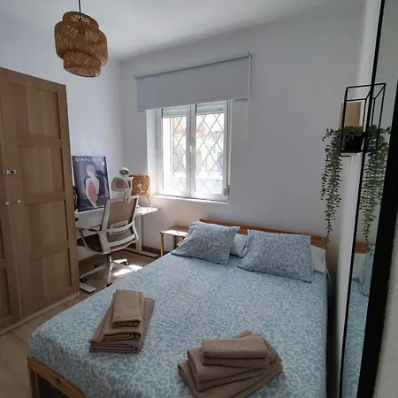 Al Lado De La Playa Malvarrosa