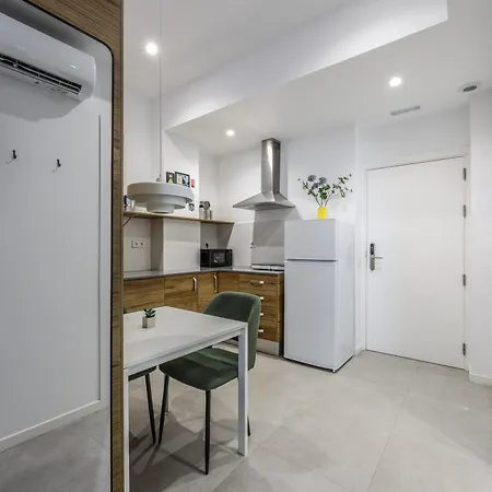 Estudio En Malvarrosa A Metros De La Playa, Con Terraza Y Zonas Comun * ולנסיה