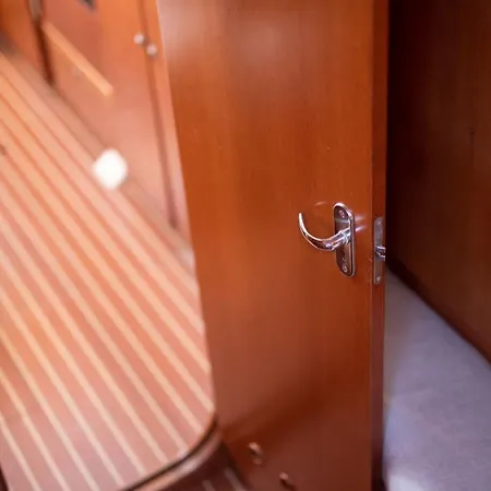 Magnificent Sailboat With Free Parking For Cars *