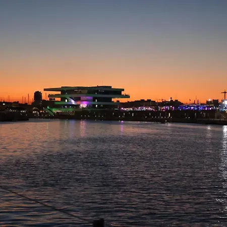 Magnificent Sailboat With Free Parking For Cars Botel *