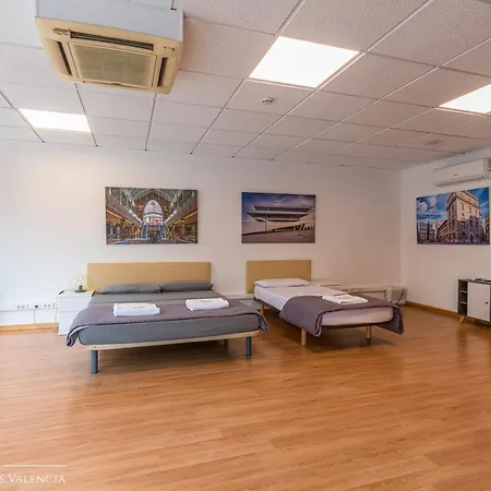 招待所 Suites Rooms Valencia 2*