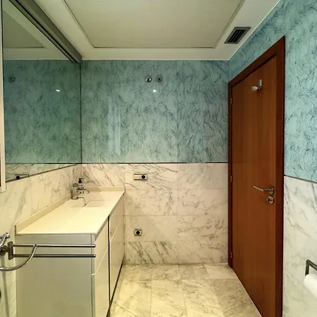 Bonito En Historica Plaza Del Tossal * Валенсия