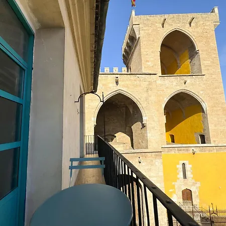 Bonito Justo Junto A La Torre De Quart *