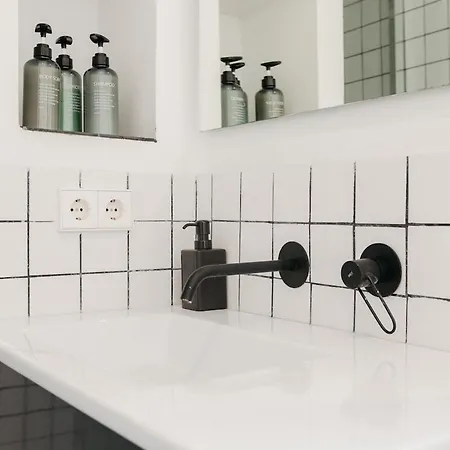 Penthouse With Terrace 2 Bedrooms 2 Bathrooms Apartment *