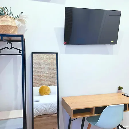 Private With Bathroom, Netflix & Wifi Valencia