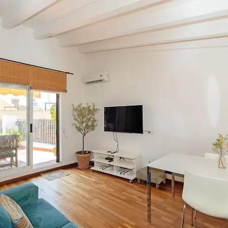 Daire Guestready - Lovely With A Terrace