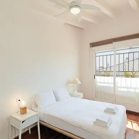 Daire Guestready - Lovely With A Terrace Valensiya