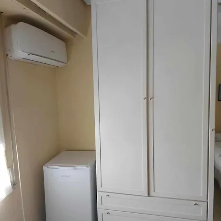 Se Alquila Doble Con Aire Acondicionado ホームステイ