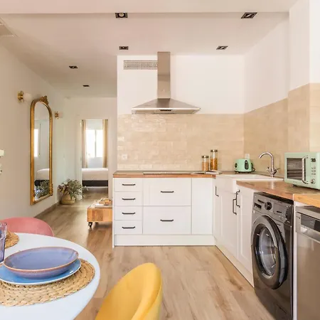 Luxury New 10 Min Walk To The Beach, Late Checkout *