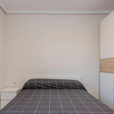 En El Cabanyal Enfrente De La Marina Real فالنسيا