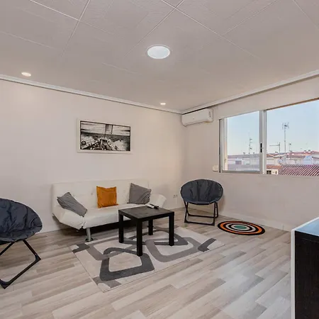 Apartamento En El Cabanyal Enfrente De La Marina Real
