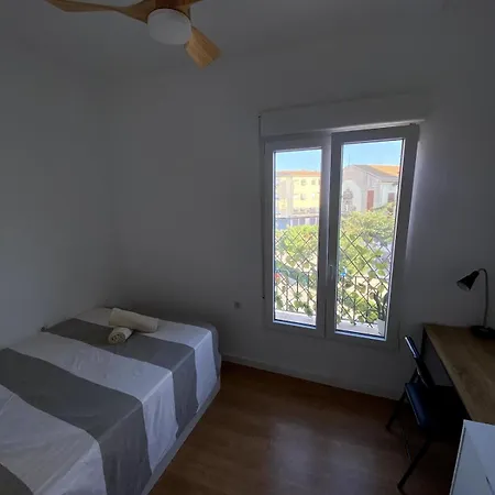 Bright & Quiet Close To Apartment *
