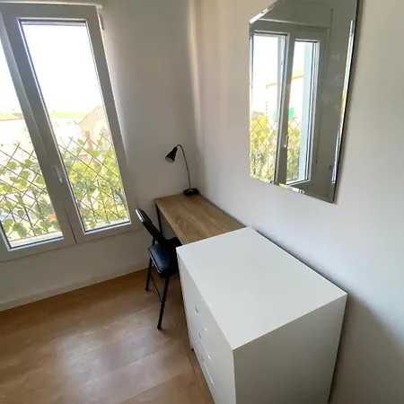 Apartment Bright & Quiet Close To *