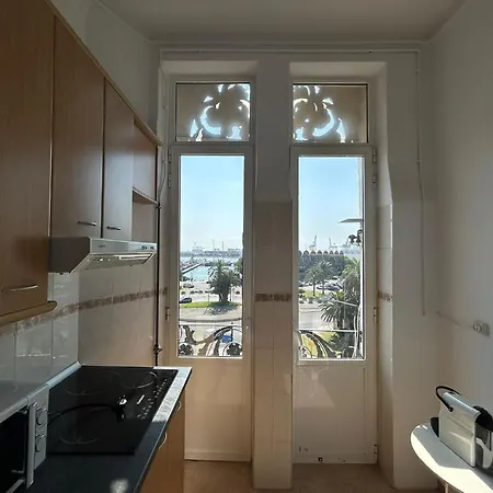 Ξενοδοχείο με διαμερίσματα Amazinn Places Marina Real 3*