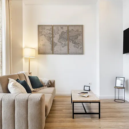 Aire Holidays Apartment *