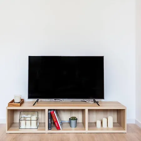 Aire Holidays Apartment *