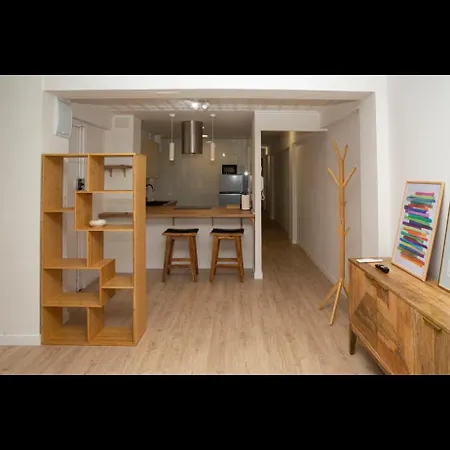 Habitación Luminosa En Piso Compartido *