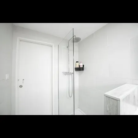 Apartment Luminosa En Piso Compartido *