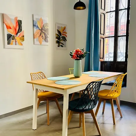 Mediterranean Flat Next To The Historic Center *