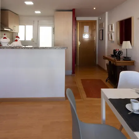 Apartman Luminoso. Comodo. Acogedor. Wifi. Junto A Ave *