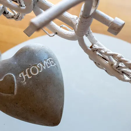 Luminoso. Comodo. Acogedor. Wifi. Junto A Ave Apartman *