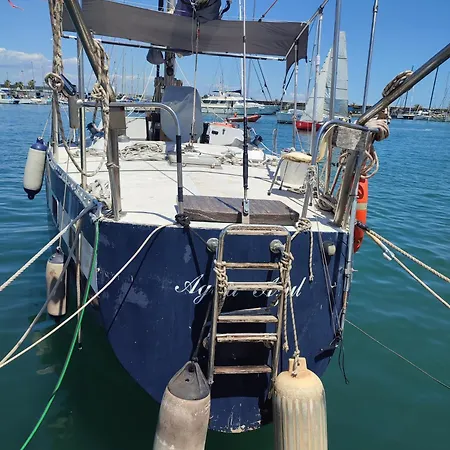 Romantic Sailboat Ботель
