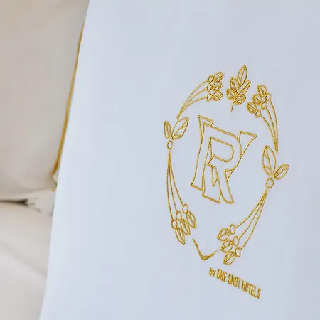 One Shot Reina Victoria 4* Valencia