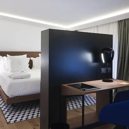 One Shot Reina Victoria Hotel 4*