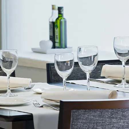 Отель Nh Center