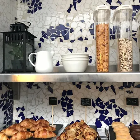 & Co. J. Botanico Boutique 3*