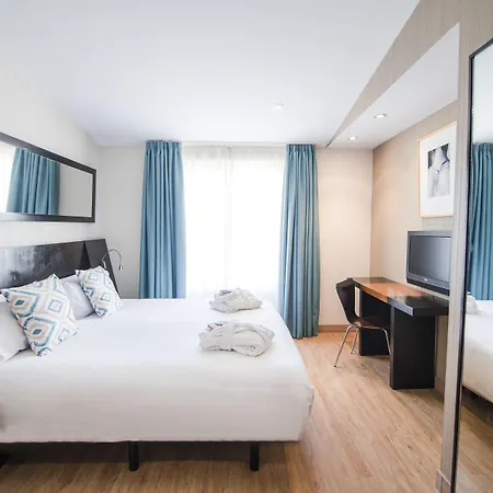 Petit Palace Plaza De La Reina فندق 3*