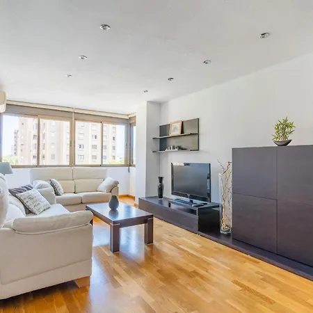 Apartment 3 Bdrm Apt Primado Residential By Invalencia