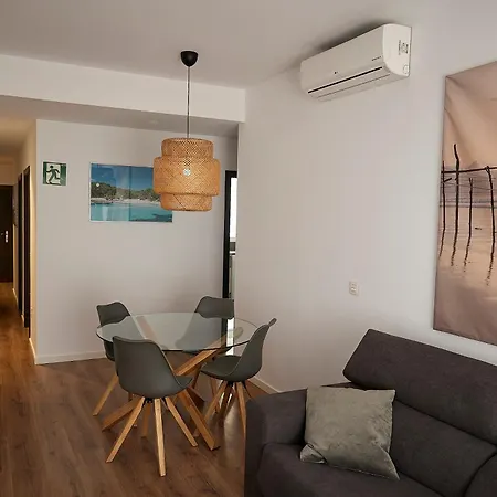 Arts 4 - Private Sunny Terrace & 2 Baths