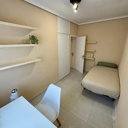 1st Line Direct Access Private Parking Appartamento *