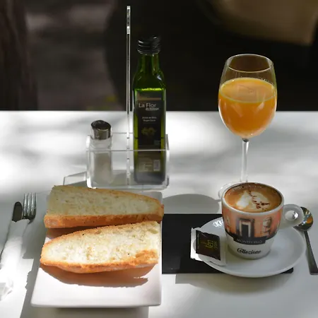 Md Modern - Jardines Hotell *