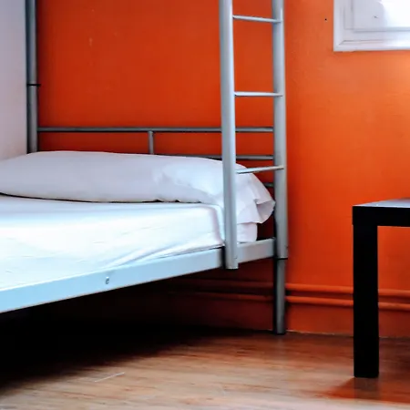 Hostal Feetup Backpackers *