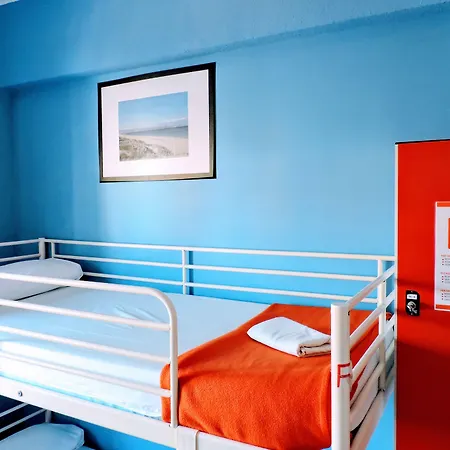 Feetup Backpackers Hostal *