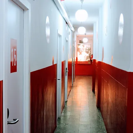 Feetup Backpackers Hostal *