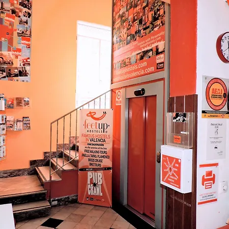 Hostal Feetup Backpackers *