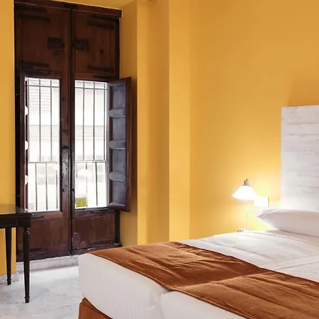Ad Hoc Carmen Otel