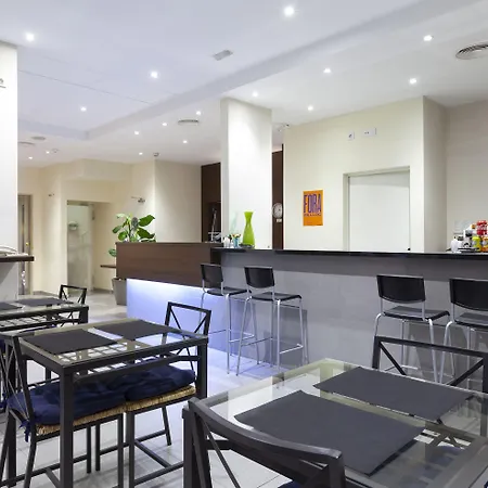 ホテル Olympia Universidades バレンシア