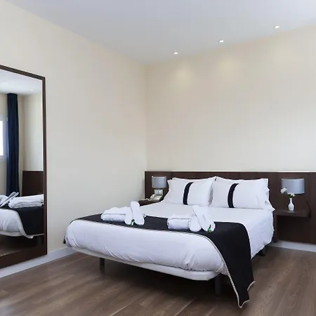 Отель Olympia Universidades 3*