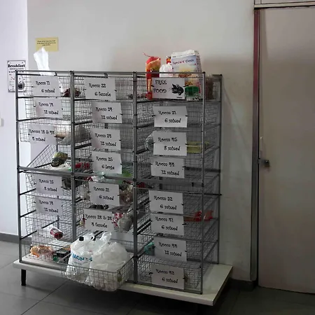 ホステル レッド ネスト