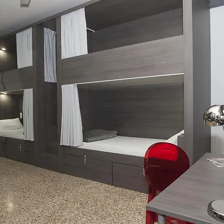 Quart Youth & 旅馆