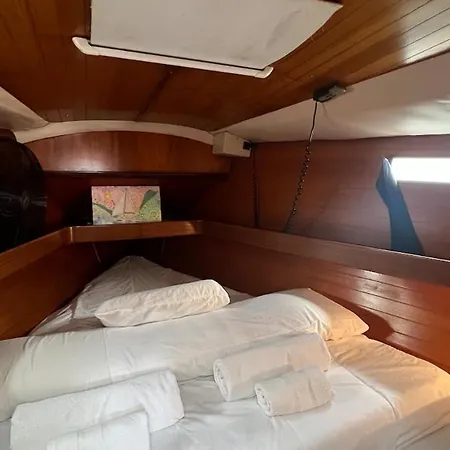 Πλωτό κατάλυμα Exclusive Unique Experience On A Sailboat Year Round Tnina *