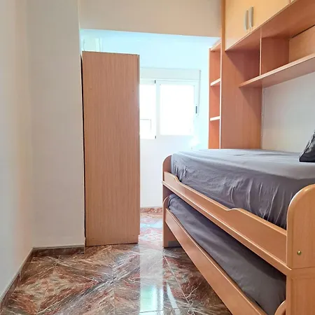 En Un Piso Compartido * ולנסיה