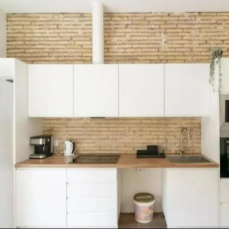 Life In The Center Of Apartman