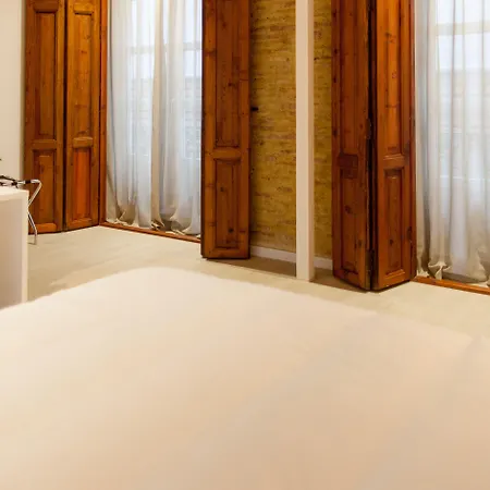 Отель Host & Валенсия